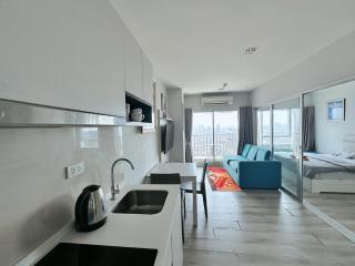 Centric sea Pattaya 40th floor sea view infinity pool on the top floor 21 Terminal Centum City Walking Street 6th Lane Temple of Truth - 1