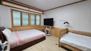Hanok Yeonggot House Muan - 1