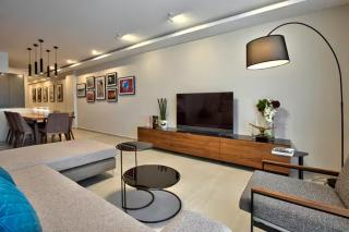 Location is very quiet but very close to top restaurants !! - 8