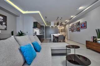 Location is very quiet but very close to top restaurants !! - 6