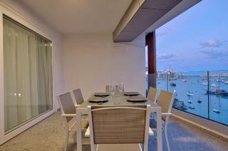 Location is very quiet but very close to top restaurants !! - 9