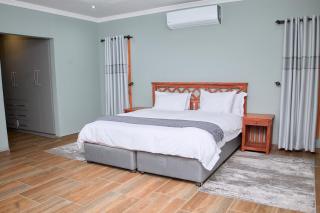 The Zebra Hilltop Lodge - 4