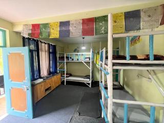 Riverview 360 Boutique Hotel & Cafe Old Manali - 5