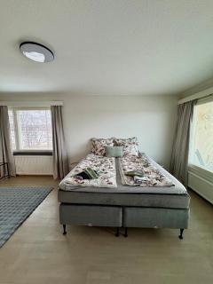 Spacious 3 Bedroom Apartment - 3