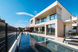 Villa Santa with heated pool - 0