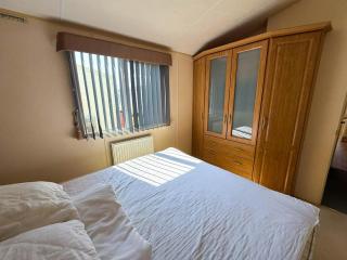 Lovely Caravan With Decking At Stonham Barns Holiday Park Ref 82150Sb - 2