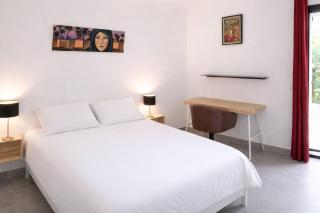 Maison contemporaine en bois avec piscine - 3