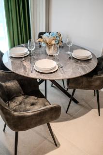 Bloomy Apartment in Odyssey Pools SPA and Parking Resort - 7