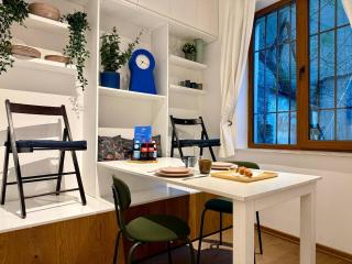 Cosher | 1BD Central Urban Home - 9
