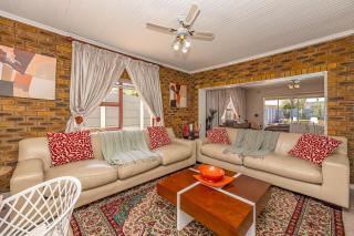 15min to V&A Waterfront, 5min to Canal Walk & 5min to Grand West Casino -  - 7