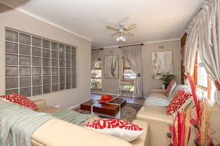 15min to V&A Waterfront, 5min to Canal Walk & 5min to Grand West Casino -  - 5