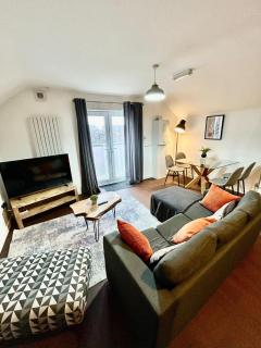 2 Bed, 2 bath Flat, Ideal for contractors, parking - 0