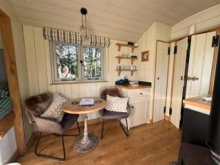 Chez Marguerite Shepherd's Hut with Private Sauna, Outside Bath - 7