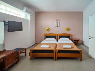 Agnes Beach Hotel Apartments - 1