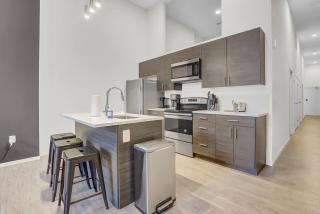 Dwntn~Near Sports Arena~Dogs OK~Gym~Sleeps 4 - 6