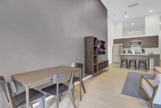 Dwntn~Near Sports Arena~Dogs OK~Gym~Sleeps 4 - 1