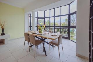 Spacious 3BR Retreat Overlooking Marina - 4