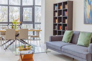 Spacious 3BR Retreat Overlooking Marina - 3