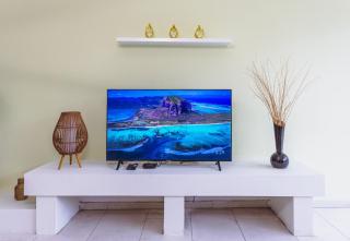 Spacious 3BR Retreat Overlooking Marina - 7