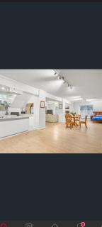 Apartment 1 - Family size apartment - 13 minutes to Melbourne Airport - 3