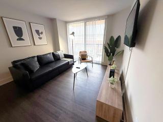 Perfectly Located Apt - Steps to Metro & More - 2
