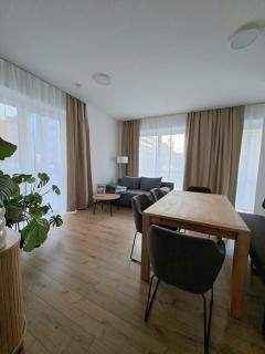 Central and Stylish Apartment with 2 Bedrooms and free Parking - 2