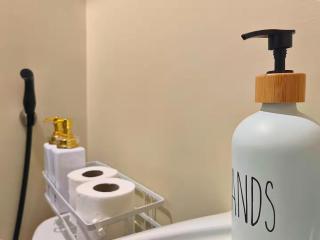 NEW Cozy Studio with Alexa, Pool and within IT Park - 5