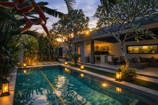 LUX 3BR villa - CANGGU 7 min drive - LONG 11 meters POOL - 0