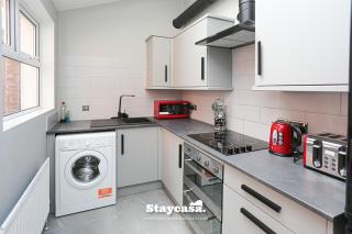 Gateway Abode Near City Centre w. Street Parking - 2