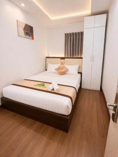 Crowne Boutique Bui Vien - 0