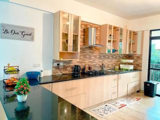 NestedIn Beautiful Private En-suite Room in a 3BR Apartment - 7