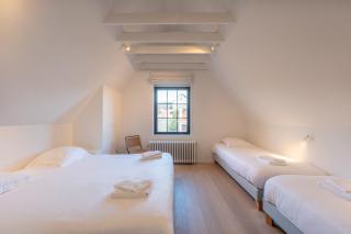 Calm, Light-Filled Apartment with Private Balcony - 8