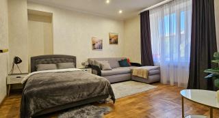 Затишні апартаменти зі сховищем, парковкою, кондиціонером Центр Кривого Рогу - 0