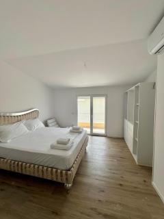 Beach Front 2BR Apartment - 5