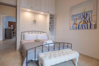 Plaka on the Water - 2 Apts for Families - 8