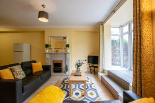 Stylish 4BR Apartment in the Heart of Limerick - 4
