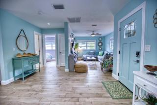 Tropical Oasis Heated Pool Hot Tub Near Siesta Key - 3