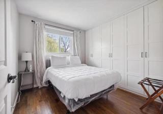 Minutes to Notre Dame - The Light on Brighton - 7