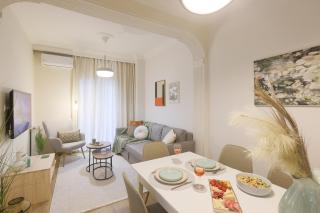 Superior 3BR, 3KingBeds, City Center, Balcony - 0