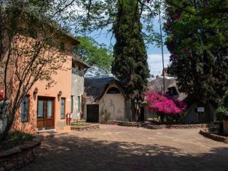 Beverly Hills Lodge - 7