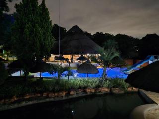 Beverly Hills Lodge - 4