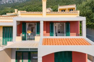 Golden Tiara Apartment - 8