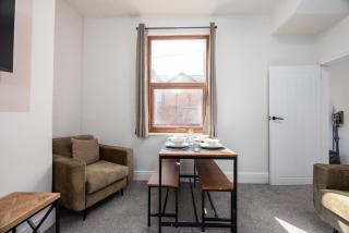 Central 4BR Home in Darlington Near Station - 3