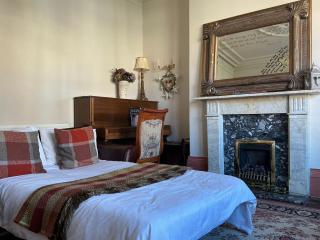 Budget Sofabed in City House - 6