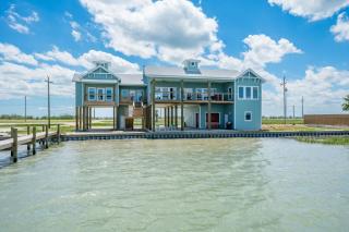 Waterfront Getaway with Pier Access - 9