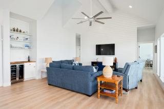 Waterfront Getaway with Pier Access - 7
