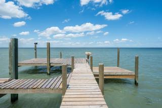 Waterfront Getaway with Pier Access - 5