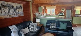 Vaalkop Dam Reserve Log Cabin, Self-Catering, Beestekraal - 1