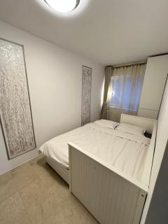 Zen 2 Bedroom Apartment with Terrace - 8