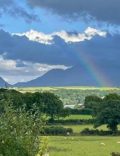 Hot Tub Getaway Snowdon Views Peaceful Stay - 5
